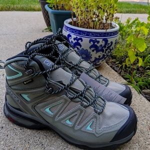 Sold.Salomon x ultra 3 mid GTX women size 8.5 us